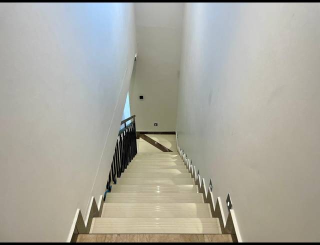 3 BEDROOM FREEHOLD FOR SALE IN SANDOWN